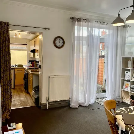 Entire Holiday Home In Blackpool With Free Parking And A Private Patio Garden Exterior photo
