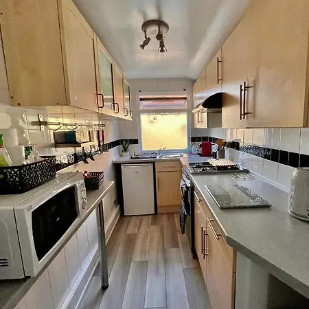 Entire Holiday Home In Blackpool With Free Parking And A Private Patio Garden Exterior photo
