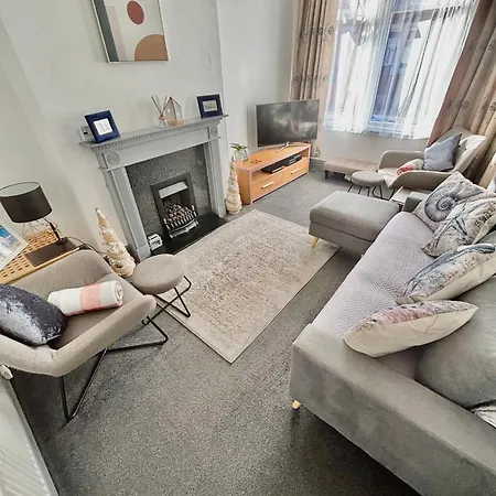 Entire Holiday Home In Blackpool With Free Parking And A Private Patio Garden Exterior photo