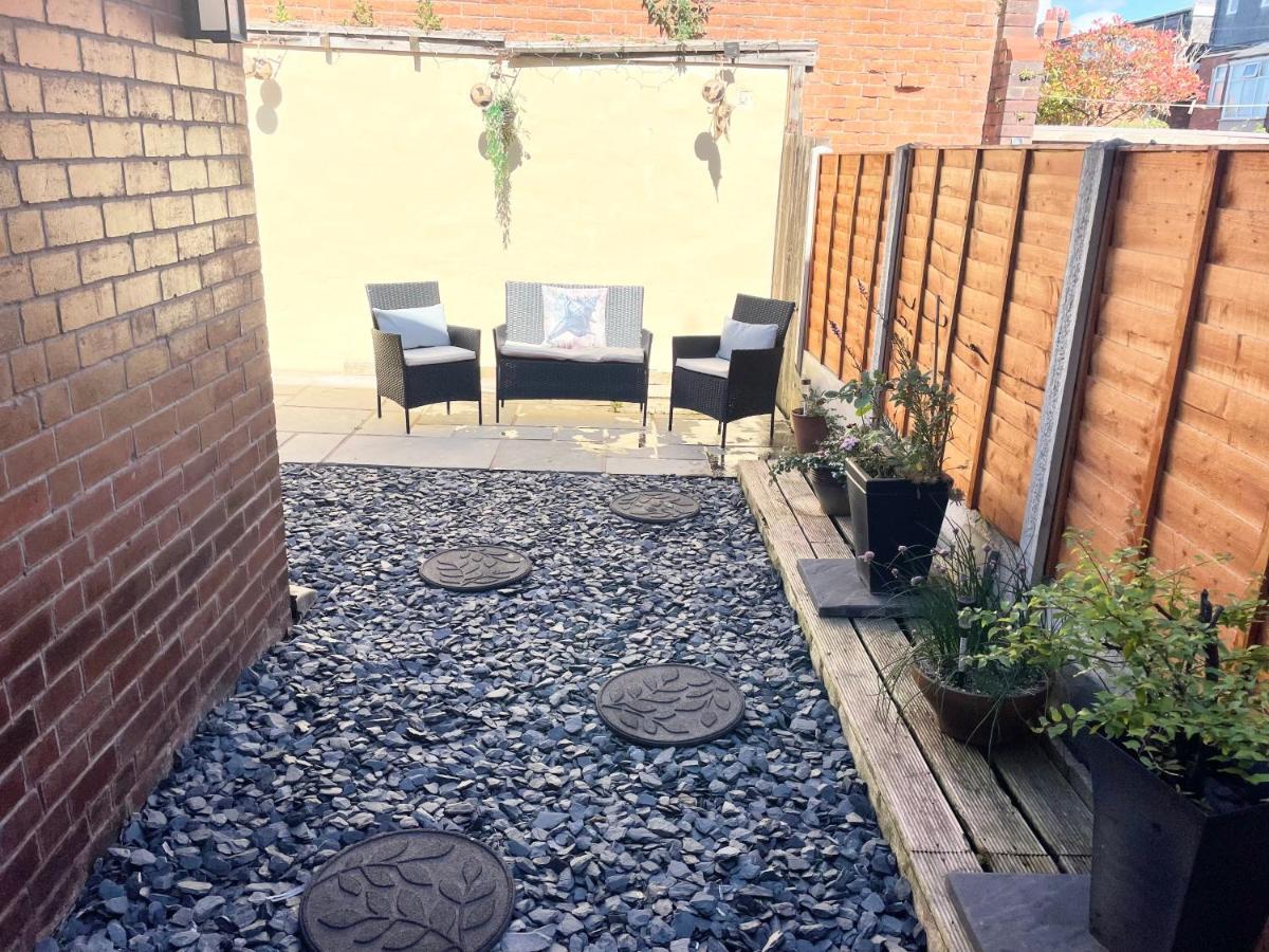 Ferienhaus Entire In With Free Parking And A Private Patio Garden Blackpool