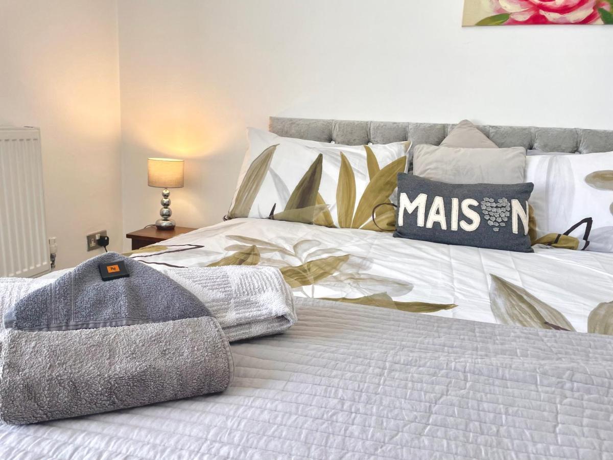 Entire In With Free Parking And A Private Patio Garden Ferienhaus *