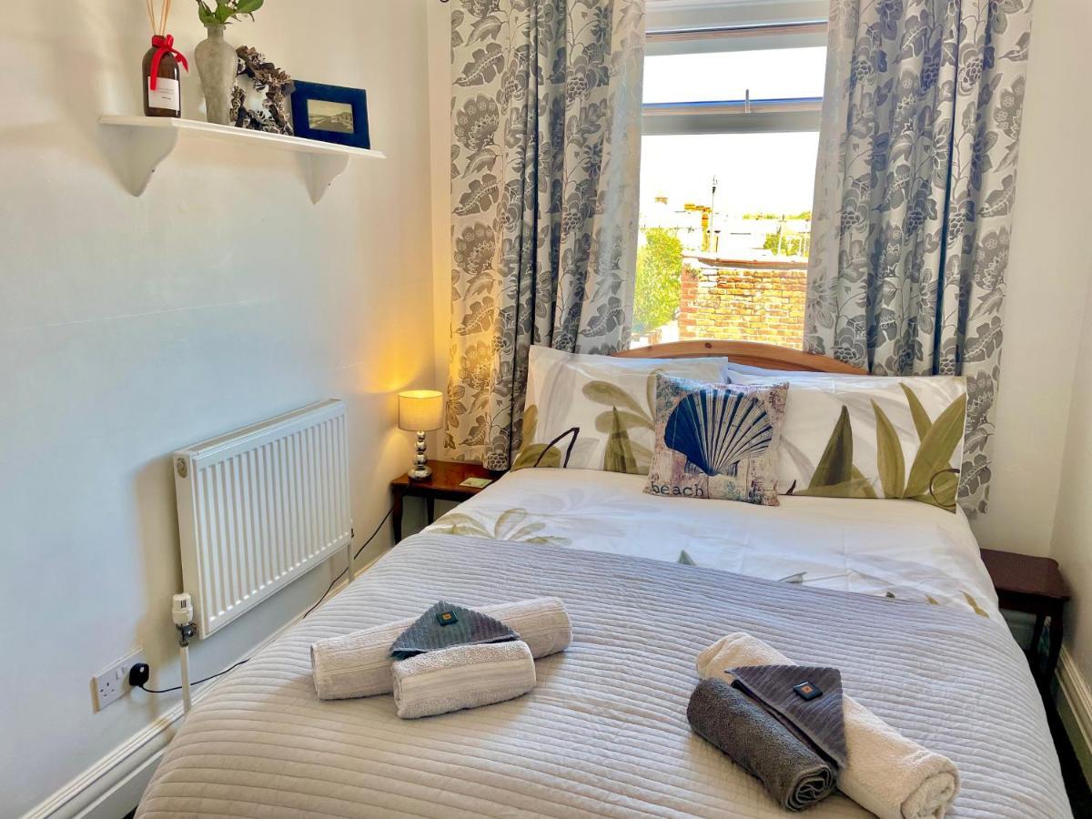 Entire In With Free Parking And A Private Patio Garden Ferienhaus