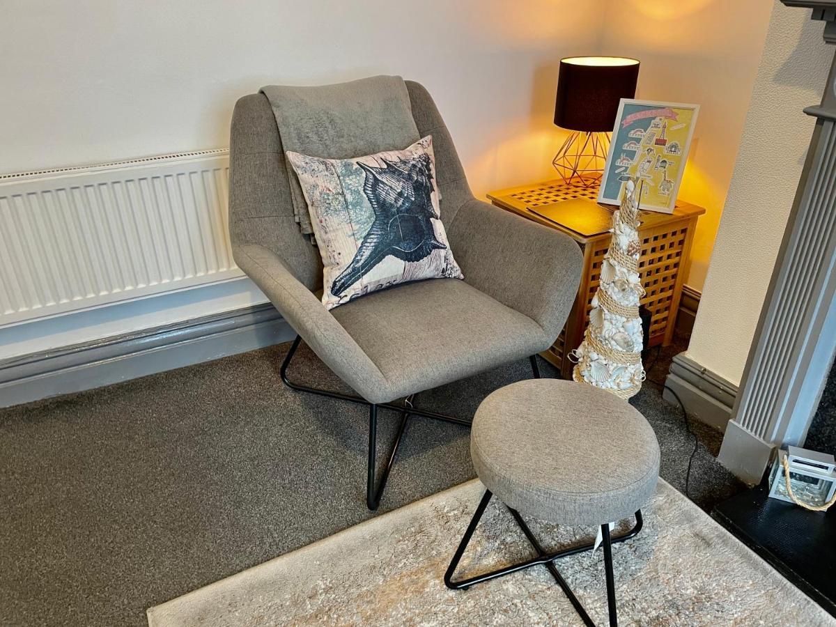 Entire In With Free Parking And A Private Patio Garden *
