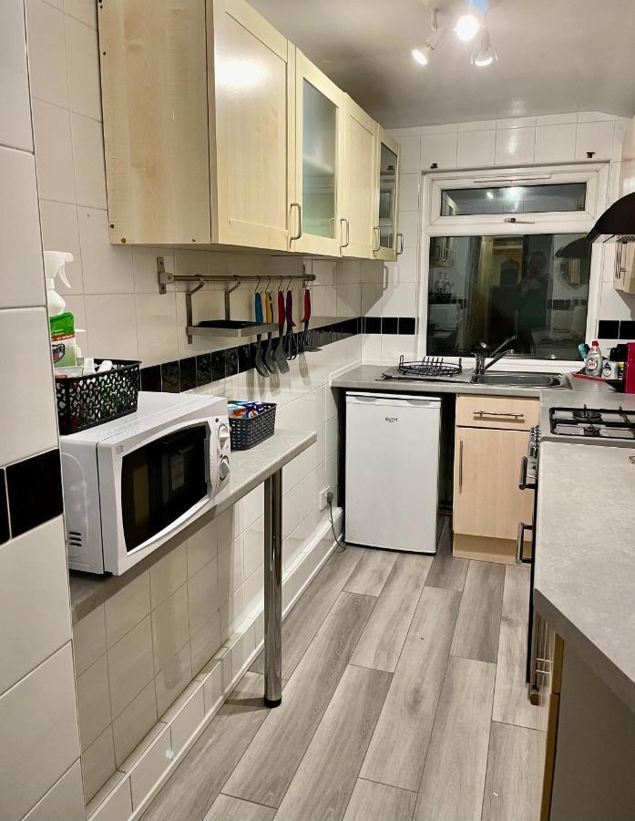 Entire In With Free Parking And A Private Patio Garden Ferienhaus