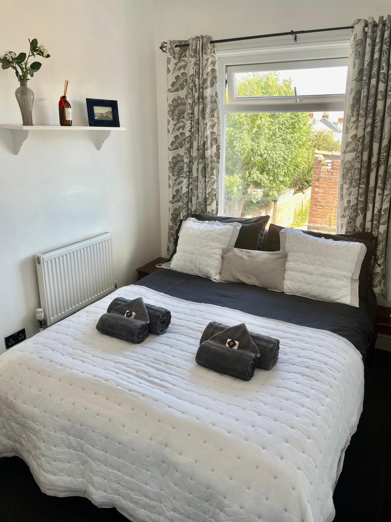Ferienhaus Entire In With Free Parking And A Private Patio Garden